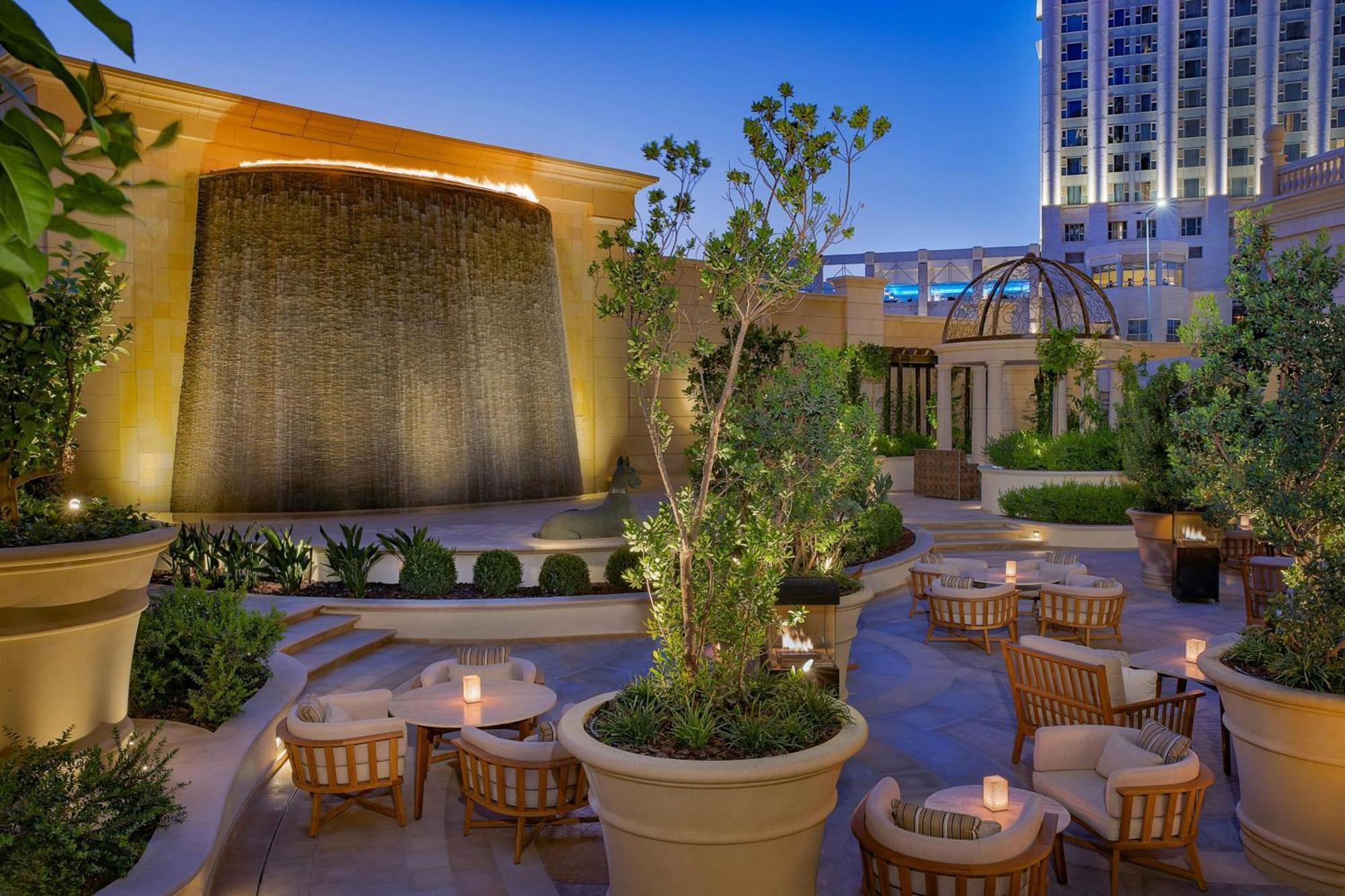 Hotel The Ritz-Carlton, Amman Esterno foto The Waterfall at the Westin Dubai