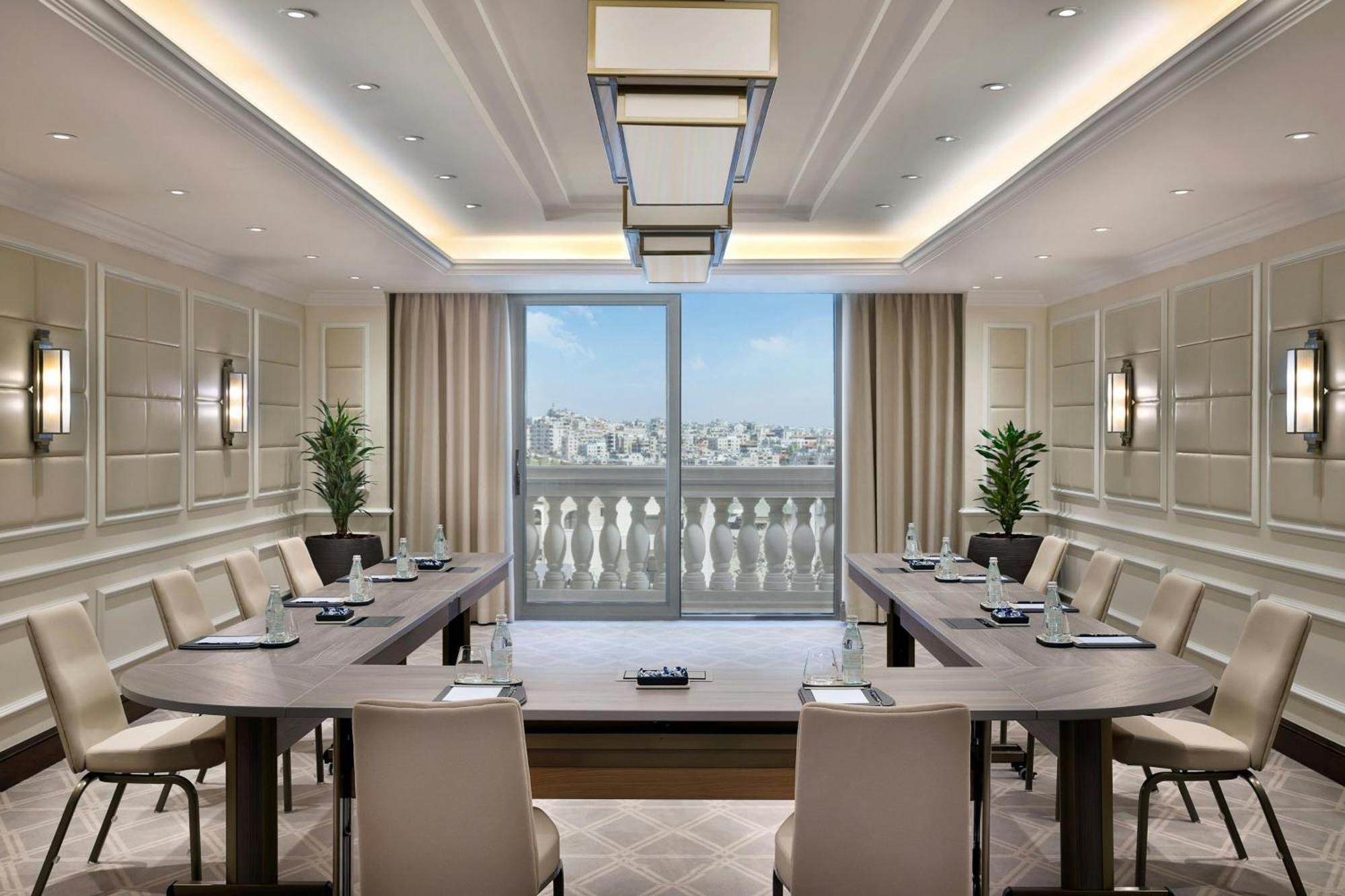 Hotel The Ritz-Carlton, Amman Esterno foto Meeting room