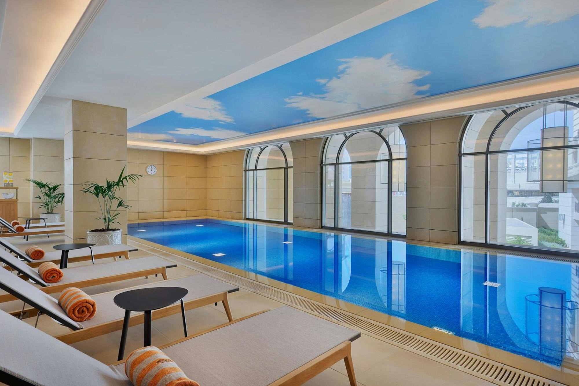 Hotel The Ritz-Carlton, Amman Esterno foto The pool at the hotel