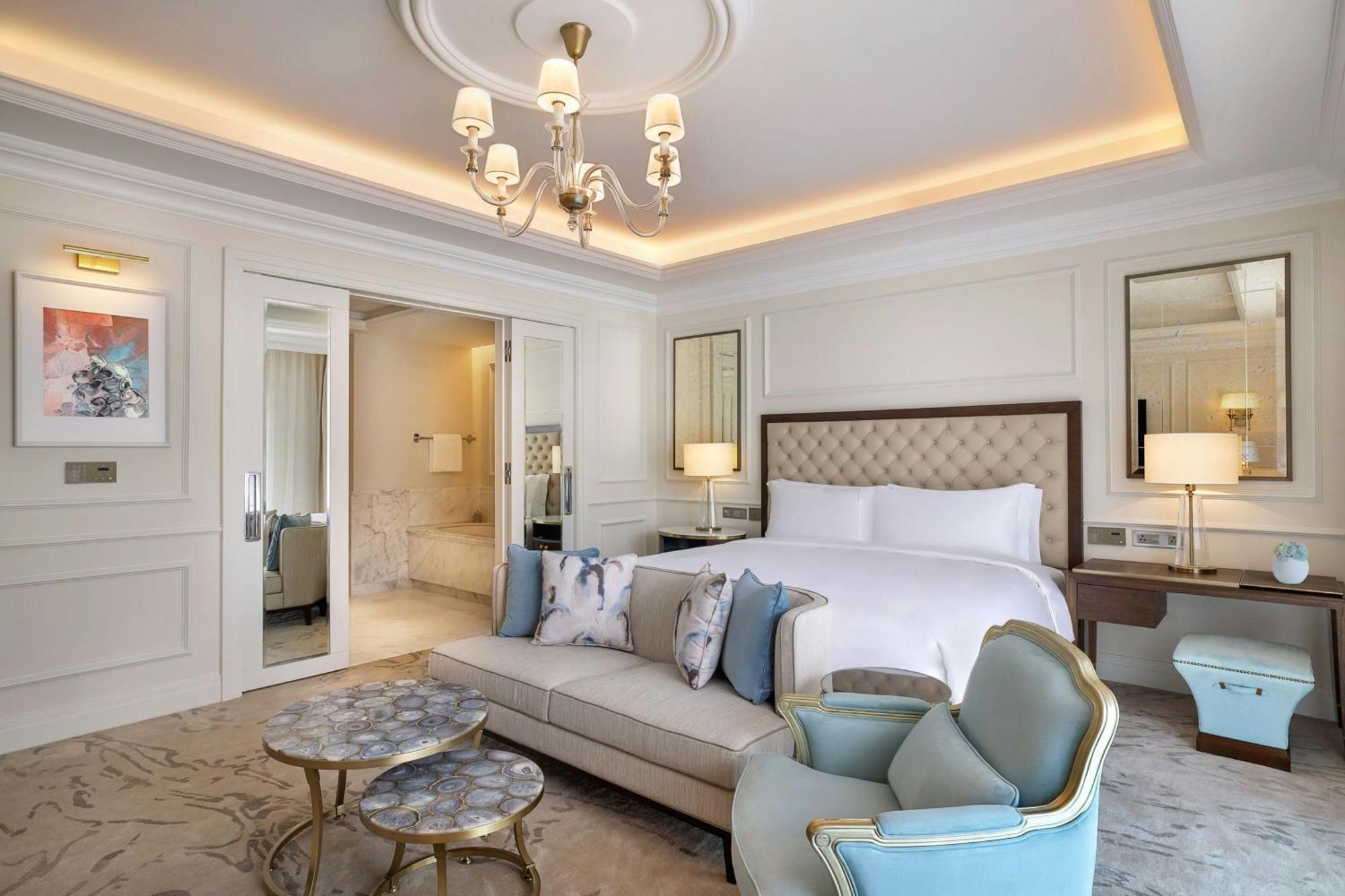 Hotel The Ritz-Carlton, Amman Esterno foto A bedroom at the hotel