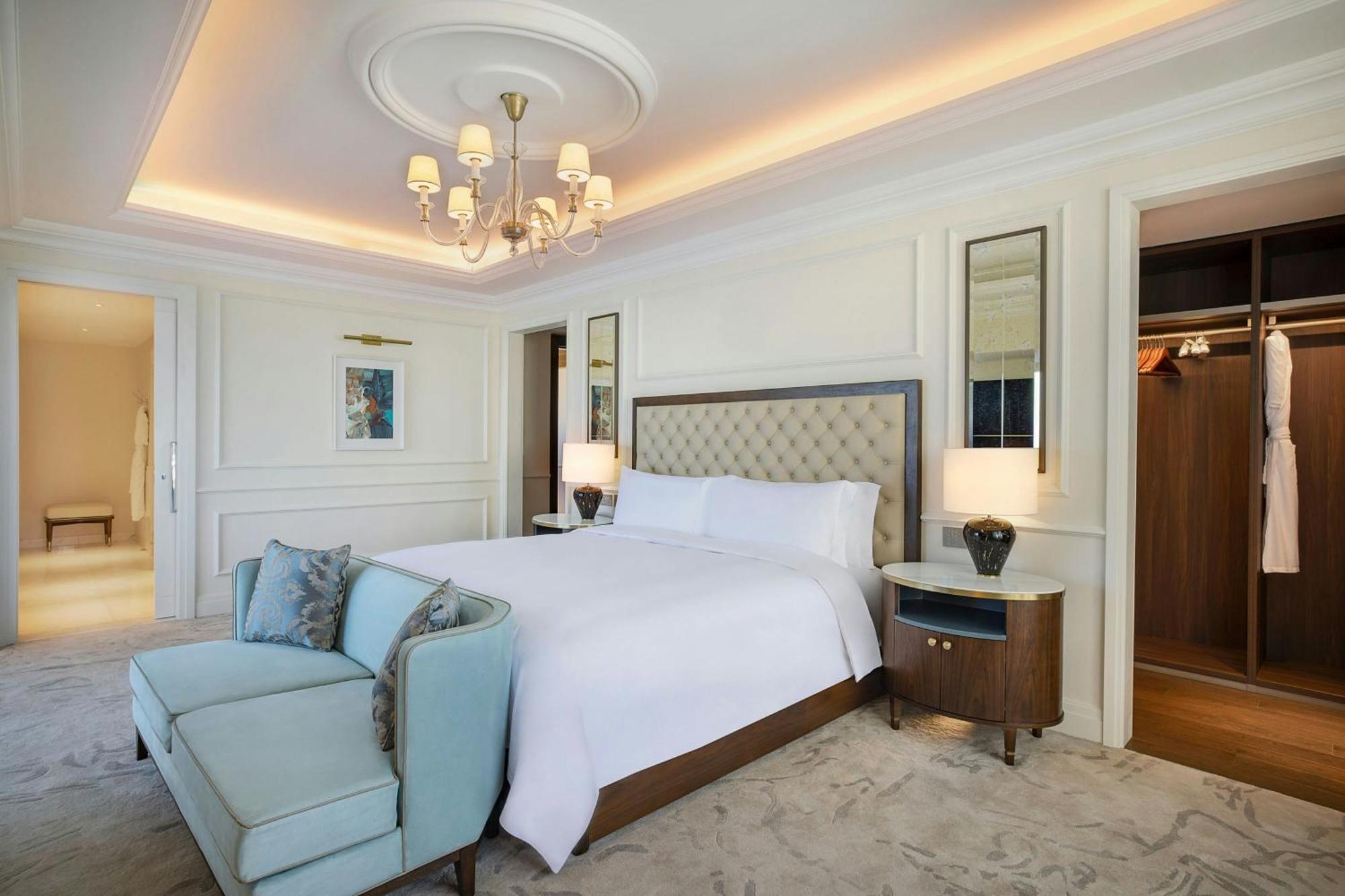 Hotel The Ritz-Carlton, Amman Esterno foto A bedroom at the hotel