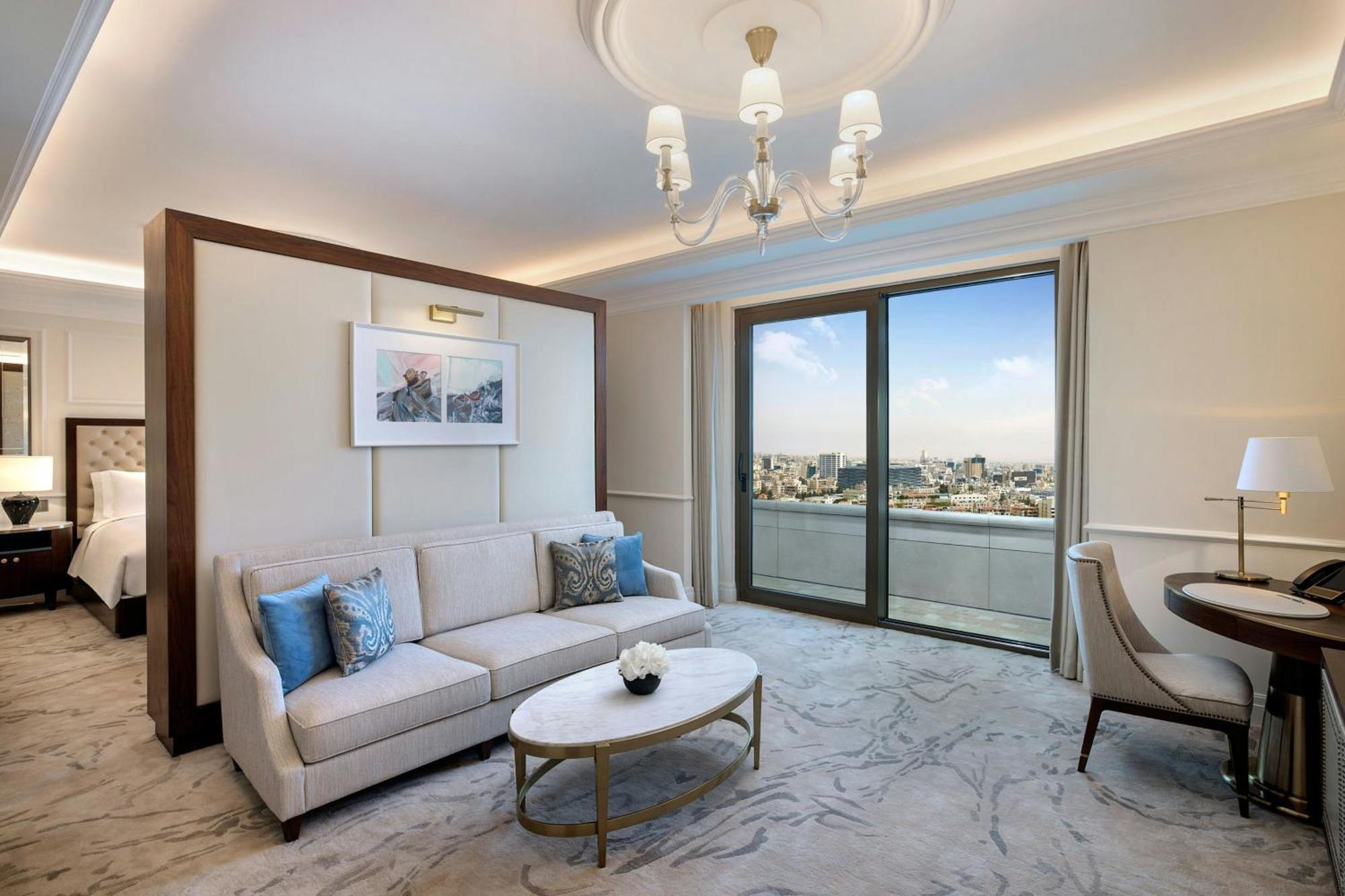 Hotel The Ritz-Carlton, Amman Esterno foto A suite at the hotel