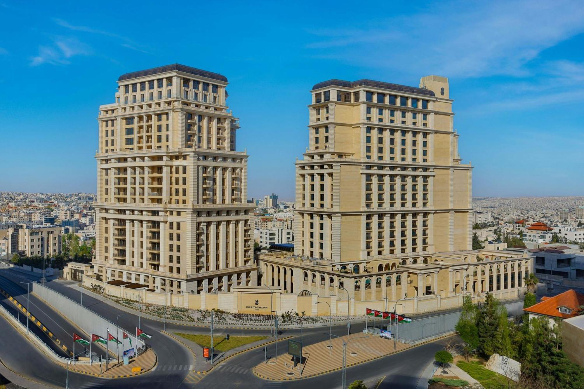 Hotel The Ritz-Carlton, Amman Esterno foto Residential complex in Amman